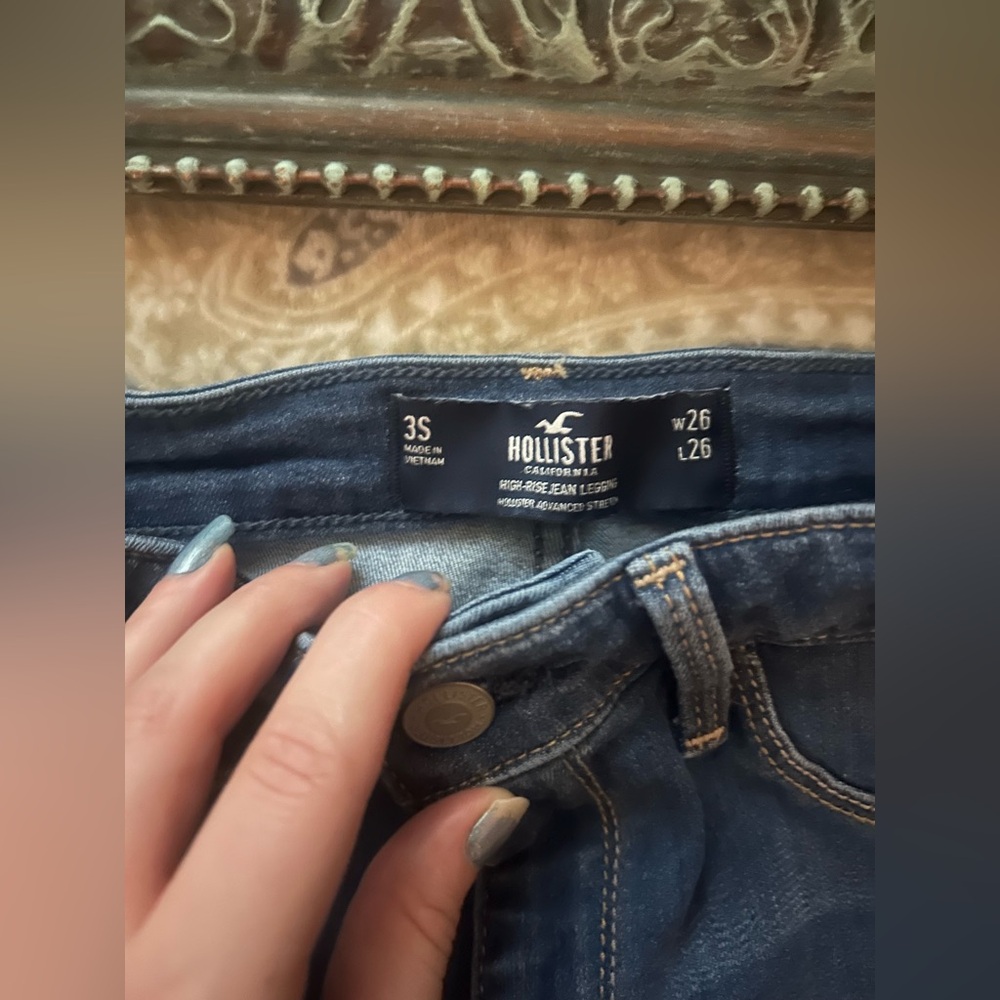 SKINNY blue jeans with distressing.